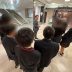 「あいたい」の館内で説明を聞く東山田中学校の生徒の皆さん