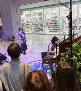 センター南駅ピアノ 10/1 コンサート「東洋の調べ ～音がつないだ道～」の様子